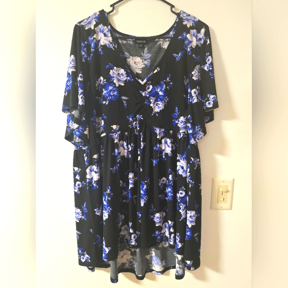 Floral Black and Blue Silky Tunic Top V Neck Sz 3